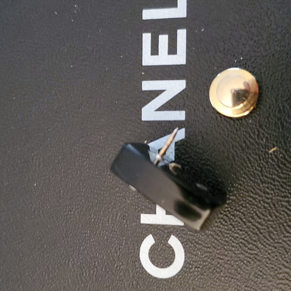 Vintage Chanel "Eye Shadow Make Up Pallette" Pin (authentic) - Picture 6 of 6